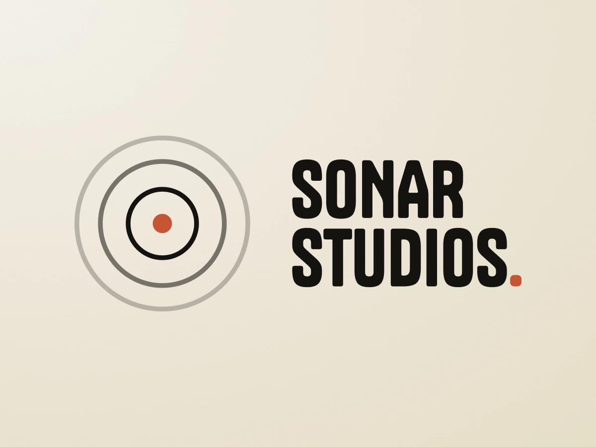 Sonar-Studios-Marke auf hellem Grund