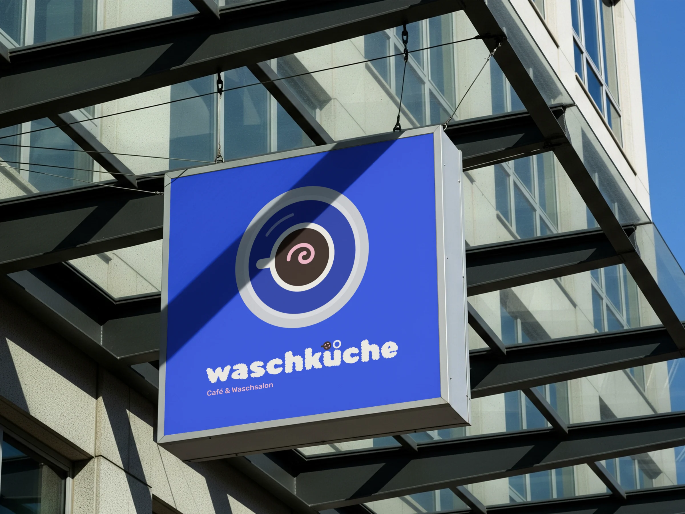 Nasenschild der Waschküche an der Hausfassade